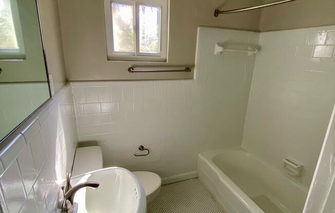 2 beds, 1 bath, 850 sqft, $1,495, Unit 469-A06