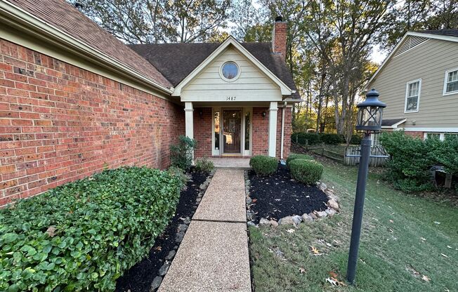 3BR/2.5ba in Riverwood Farms! Master down! Newly Painted! New Carpet! Max of 2 pets, fees apply.