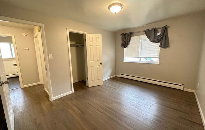 3 beds, 1 bath, 1,027 sqft, $1,299, Unit 203