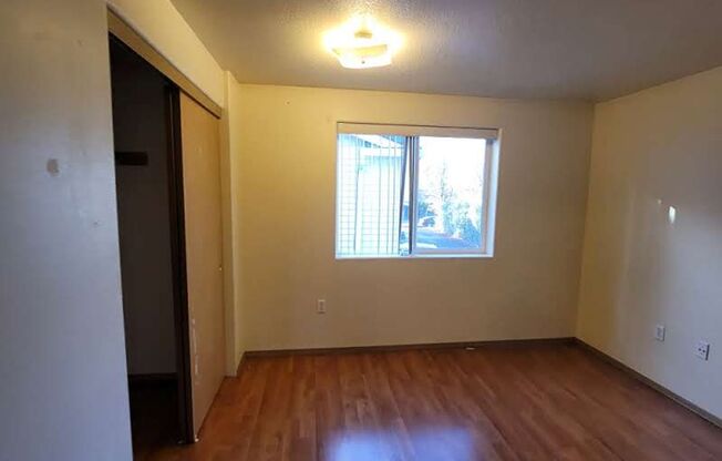 2 beds, 1 bath, 850 sqft, $1,295, Unit A