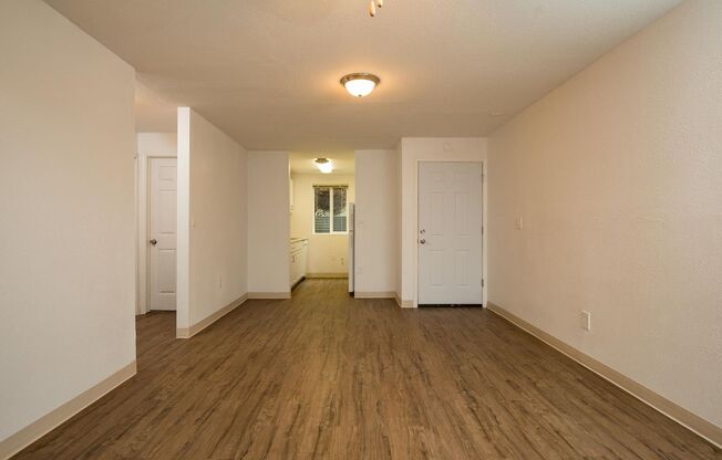 2 beds, 1 bath, 760 sqft, $1,300, Unit 54