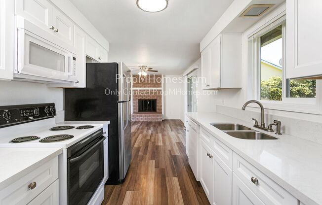 Where Charm Meets Comfort, Three Bedroom Ranch Style Home In Aloha!