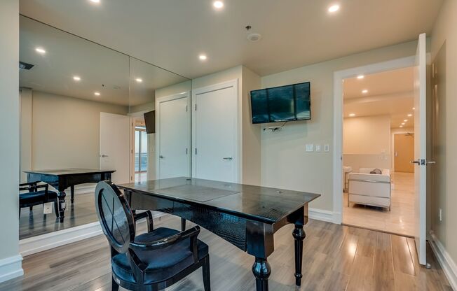 3 beds, 5 baths, $18,975, Unit # 4305