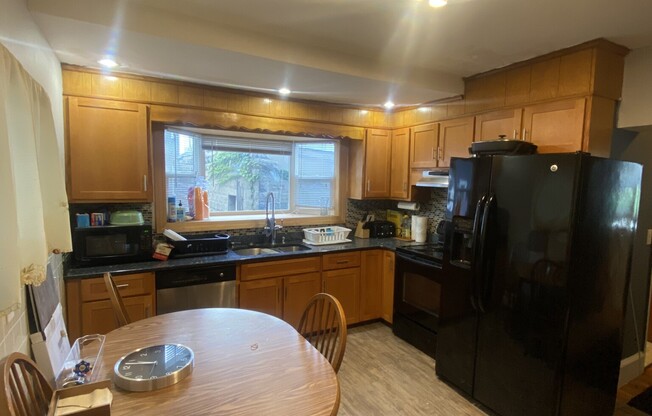 1 bed, 1 bath, 700 sqft, $2,650