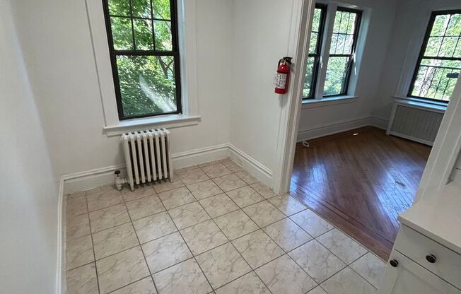 1 bed, 1 bath, 700 sqft, $2,300, Unit E05