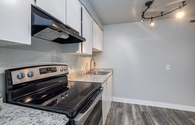 Studio, 1 bath, 650 sqft, $1,095, Unit 37