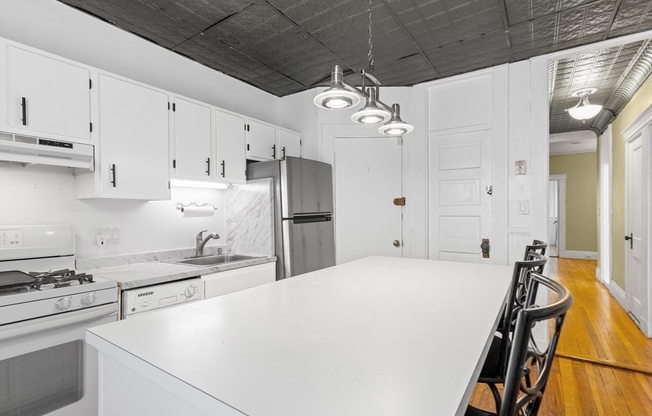 2 beds, 1 bath, 1,125 sqft, $3,195, Unit 4