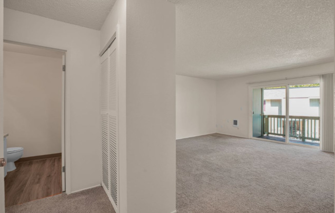 2 beds, 1 bath, 900 sqft, $1,575, Unit 760-24
