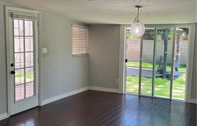 8739 TYRONE AVE