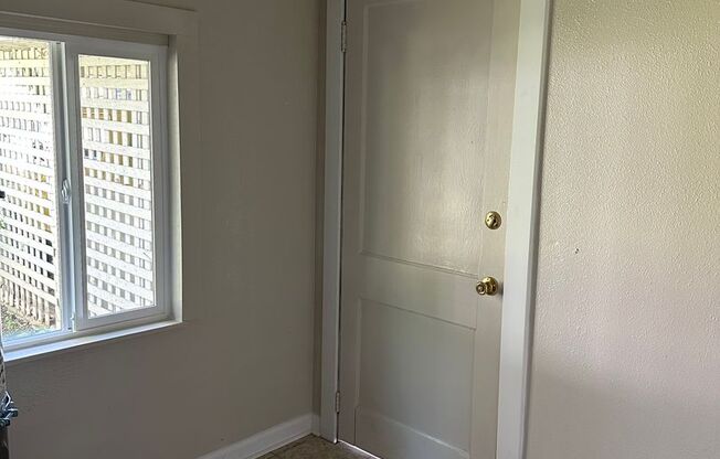 2 beds, 1 bath, $1,000