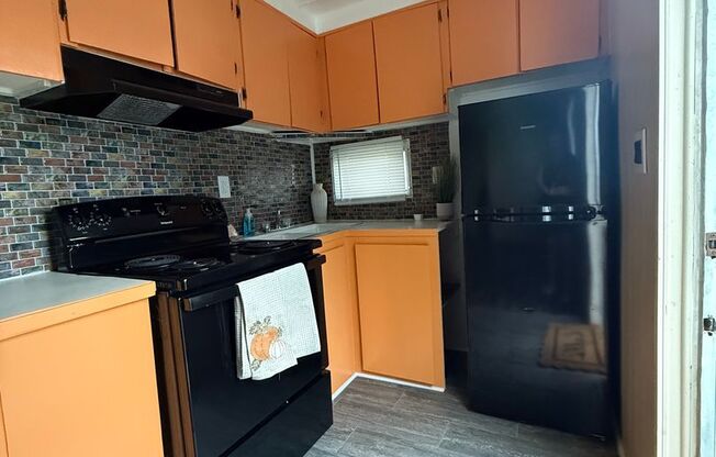 Studio, 1 bath, 420 sqft, $700, Unit 146A