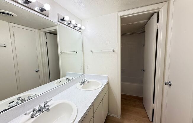 2 beds, 1 bath, 924 sqft, $1,699, Unit OPA-131