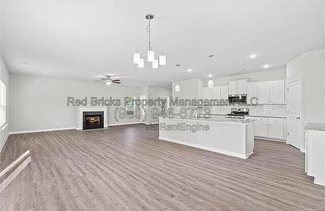 4433 CECILIA LN