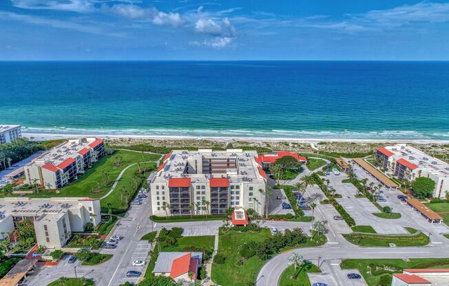 LUXURIOUS, RESORT STYLE, 2BR/2B CONDO LOCATED IN THE HIGHLY SOUGHT AFTER SEAPLACE COMMUNITY ON LONGBOAT KEY.