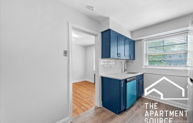 2717 W BERWYN AVE