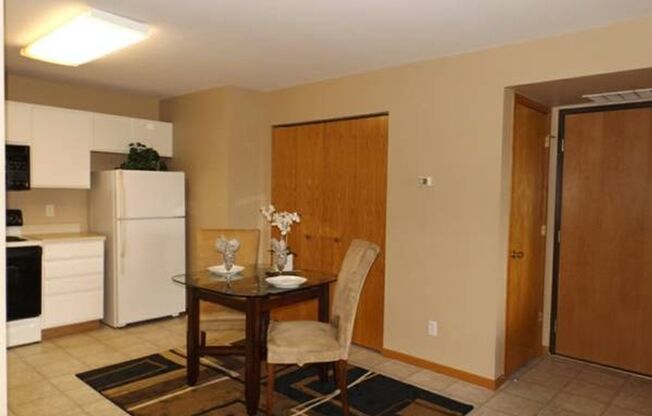 2 beds, 1 bath, $950