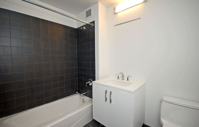 2 beds, 2 baths, 887 sqft, $5,500, Unit 05E