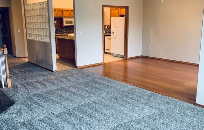 Beautiful Updated Townhome overlooking Meadow Springs Golf Course