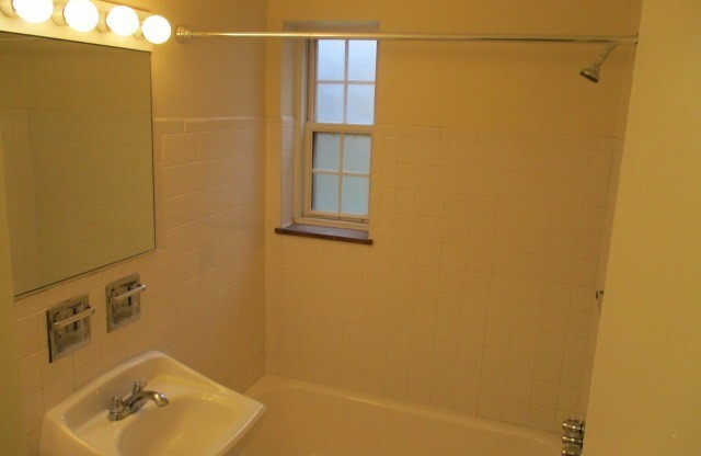 1 bed, 1 bath, 510 sqft, $910, Unit B05