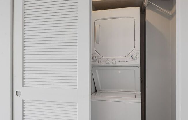 Studio, 1 bath, 212 sqft, $1,550, Unit 1203