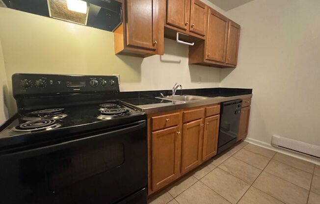 2 beds, 1 bath, 800 sqft, $1,759, Unit 5717 Hobart St. #37