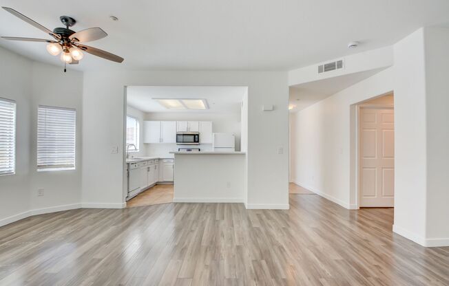 SPACIOUS 2BR/2BA IN GATED HORIZON HILLS!