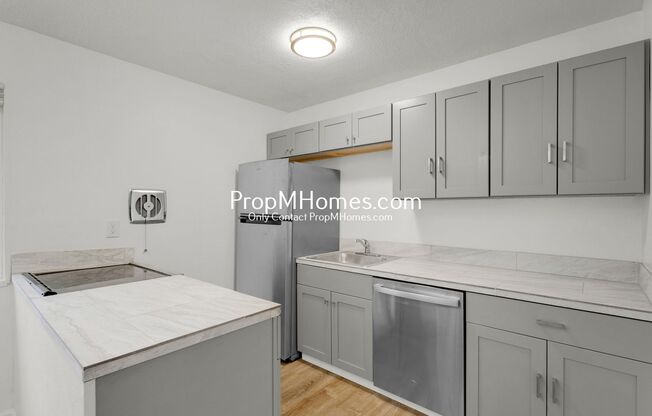 Updated Two Bedroom First Floor Unit in the Heart of Oregon City