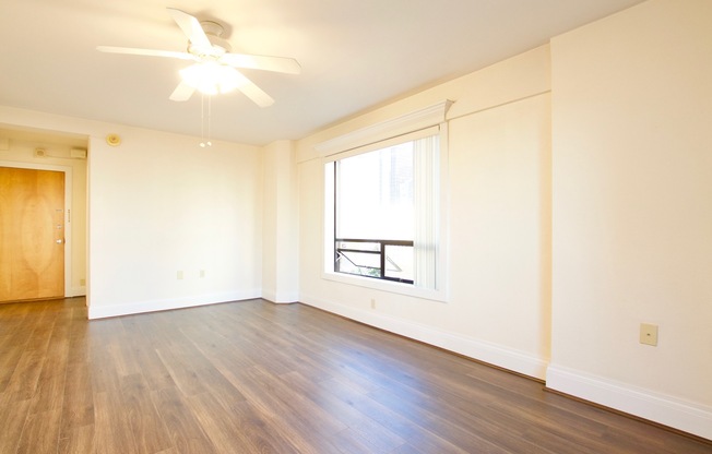 Studio, 1 bath, 565 sqft, $1,750, Unit 0703