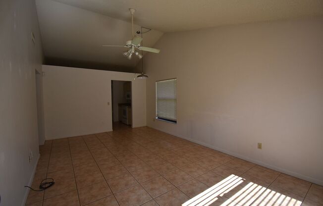 FIRST FULL MONTHS RENT IS FREE! 2 Bed/2 Bath Villa in Townhomes of Winter Garden