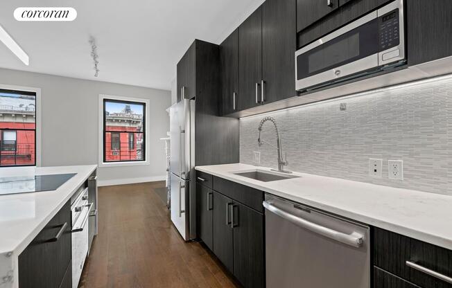 74 W 69 ST