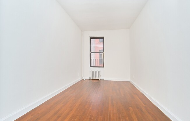 353 W 44 ST