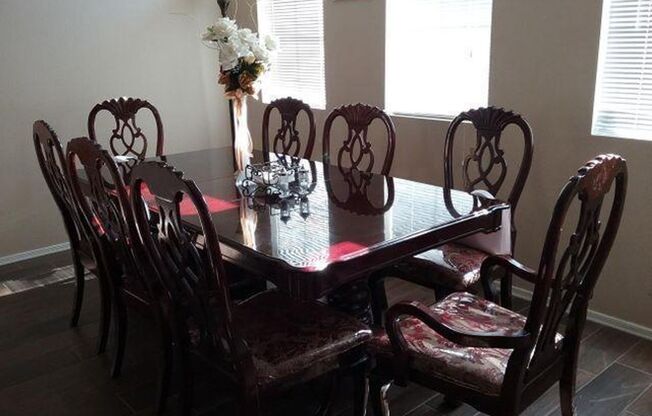 4 beds, 2.5 baths, $2,200