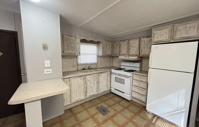 1360 E Commercial