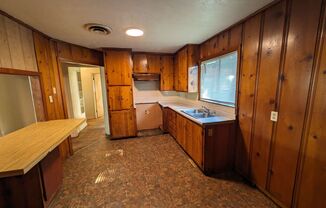 3 beds, 1 bath, $1,095