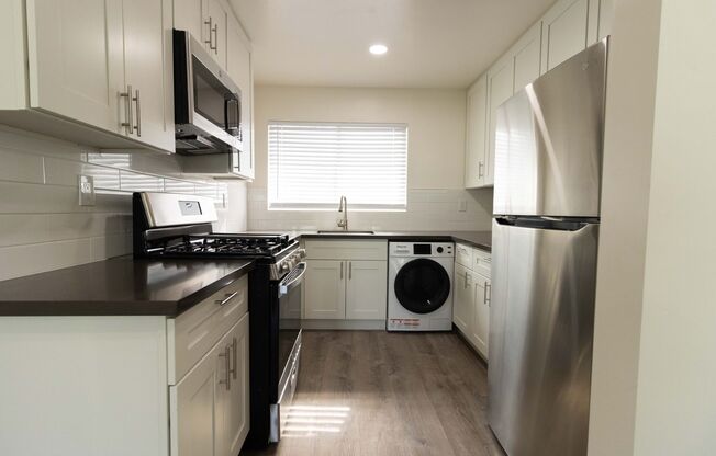 2 beds, 1 bath, 720 sqft, $2,600, Unit M_L