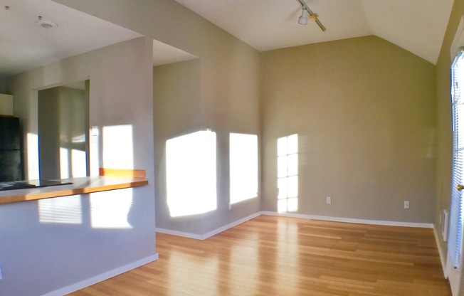 LARGE  HOUSE 4 BEDROOMS 2 CAR GARAGE