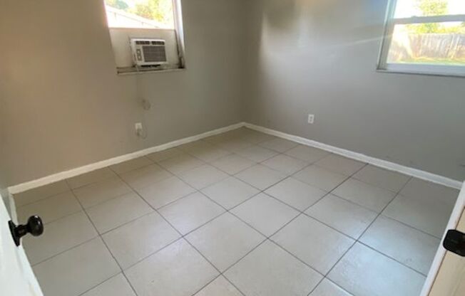 3 Bed 1 Bath Home | Pet Friendly | Fenced Yard | Washer Dryer Hook Ups | Section 8 Welcomed