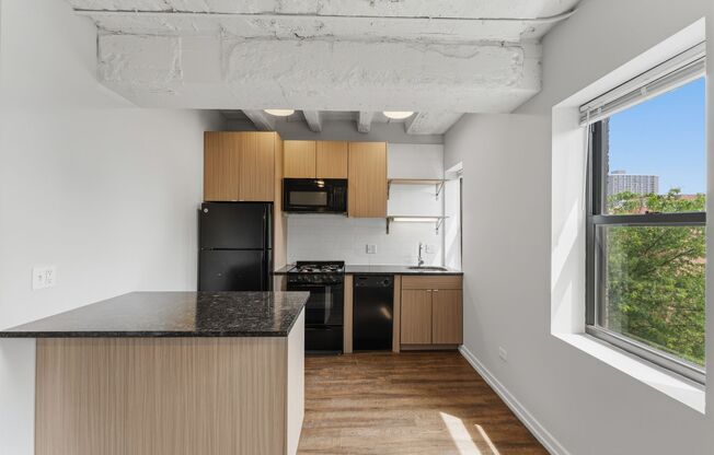 2 beds, 1 bath, 562 sqft, $2,250, Unit 702