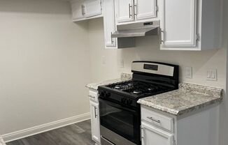 3 beds, 2 baths, $2,950, Unit 39-01