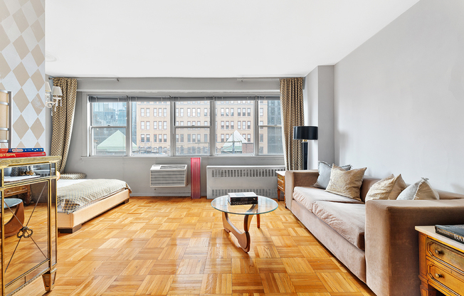 430 W 34 ST
