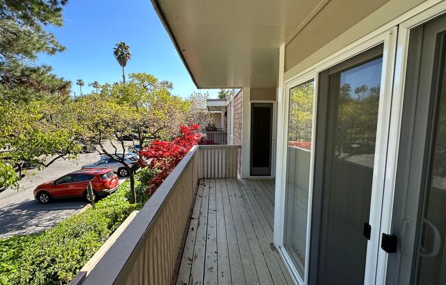 Beautiful remodeled 2 bedroom and 1 bath condo