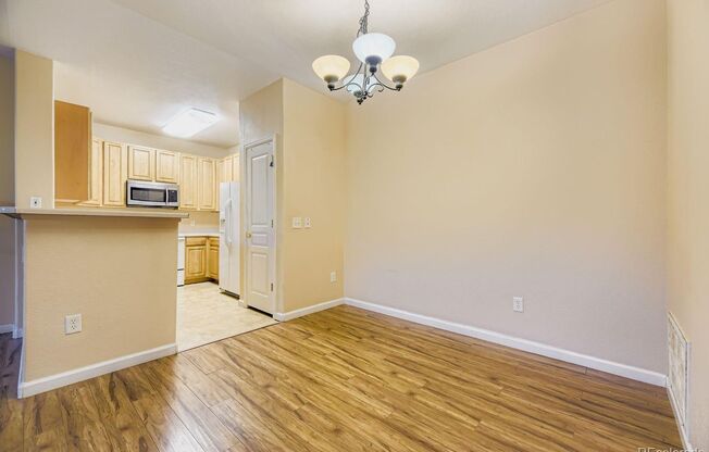 Bright and open three bedroom two full bath condo in excellent location with a community pool! Move in Ready!