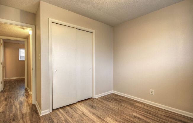 3 beds, 1.5 baths, 1,000 sqft, $1,125, Unit 1527-01
