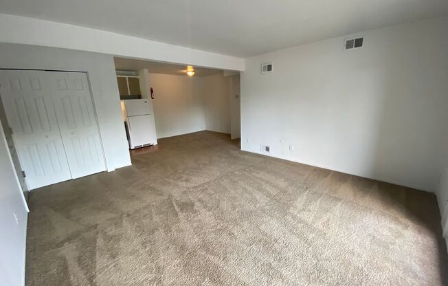 2 beds, 1 bath, 1,000 sqft, $1,245, Unit #31