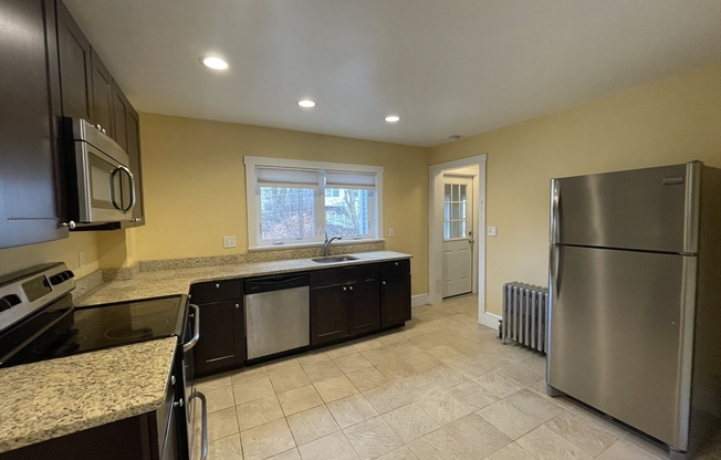 2 beds, 1 bath, 1,100 sqft, $2,800, Unit 2