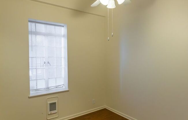 Studio, 1 bath, 240 sqft, $825, Unit 412