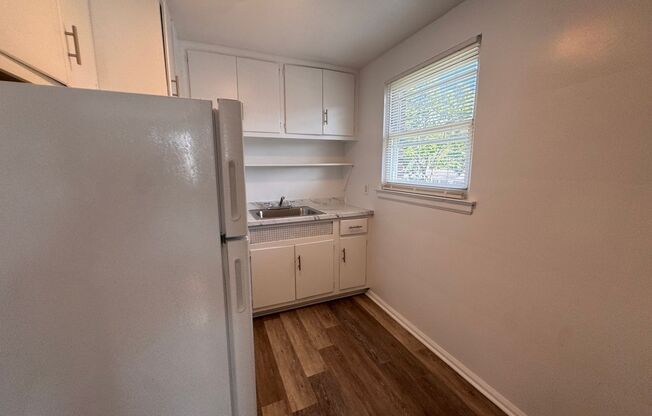 1 bed, 1 bath, $995, Unit 2605 Wilson Parkway
