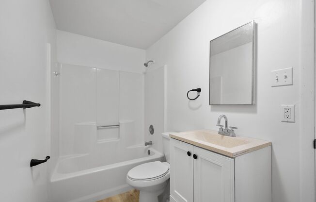 1 bed, 1 bath, 700 sqft, $849, Unit #106