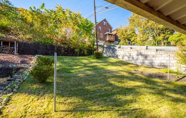 AVAILABLE SEPT 1ST!! GORGEOUS 3 BEDROOM IN BRENTWOOD!