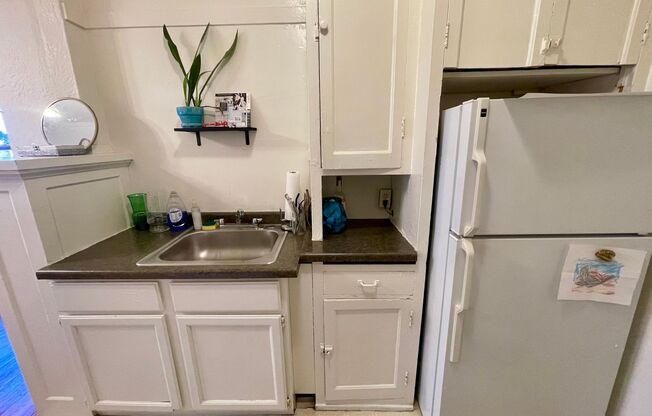 1 bed, 1 bath, $1,095, Unit 304